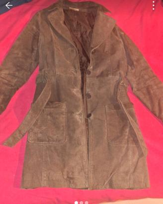 cappotto autunnale in pelle grigia