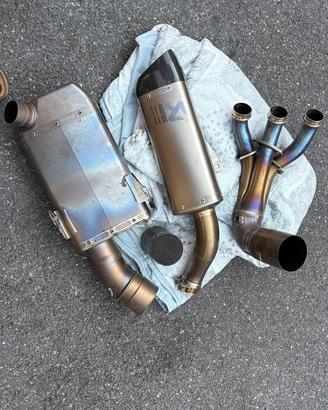 Scarico completo akrapovic