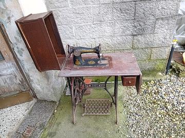 Macchina da cucire singer antica