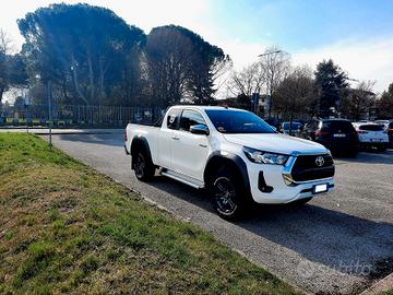 Toyota hilux extra cab lounge 2.4 