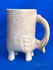 boccale  in pietra con elefante stilizzato