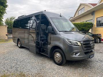 Mercedes-Benz Sprinter (minibus)