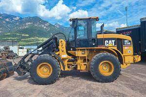 pala gommata CAT IT 28 G  (40km/h)
