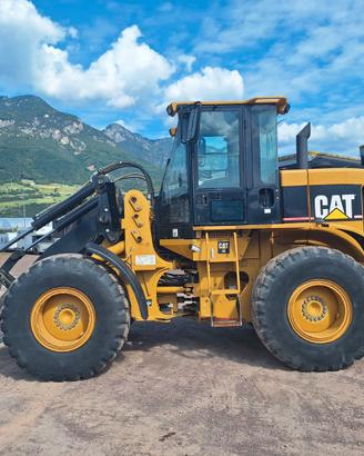 pala gommata CAT IT 28 G  (40km/h)