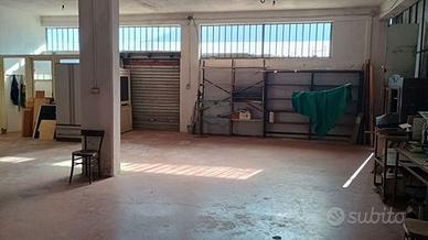 Magazzino con annesso terreno