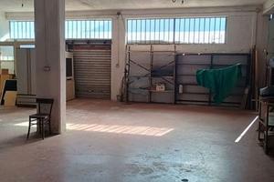 Magazzino con annesso terreno