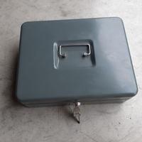 CASSETTA DI SICUREZZA O PICCOLA CASSAFORTE