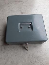 CASSETTA DI SICUREZZA O PICCOLA CASSAFORTE