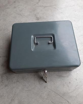 CASSETTA DI SICUREZZA O PICCOLA CASSAFORTE
