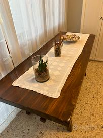 Tavolo in legno massello