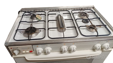 CUCINA A GAS A 5 FUOCHI