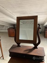 Antico specchio da appoggio