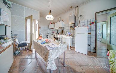 AMPIO BILOCALE AL PRIMO PIANO SENZA SPESE