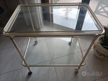 carrello in metallo dorato