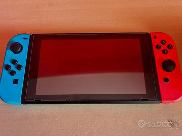 Nintendo Switch 32gb NUOVA + custodia e protezione