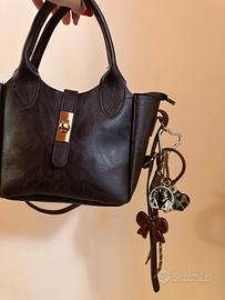 Borsa Donna Marrone con Ciondolo Iconico
