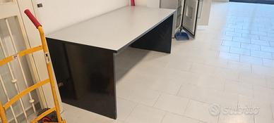 Scrivania rettangolare