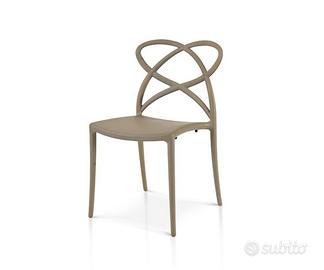 Sedie grigio caldo in polipropilene impilabile