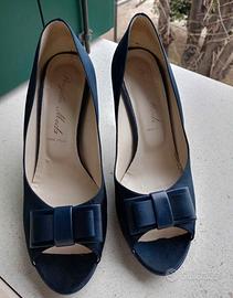 Tacchi eleganti colore blu raso 