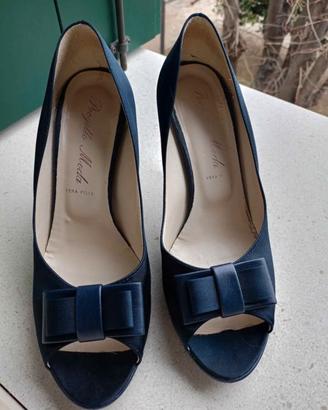 Tacchi eleganti colore blu raso 