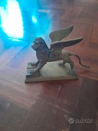 Leone alato in bronzo