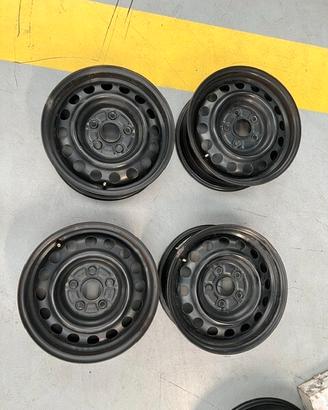 4 Cerchi in ferro usati da 15 pollici Fiat Sedici