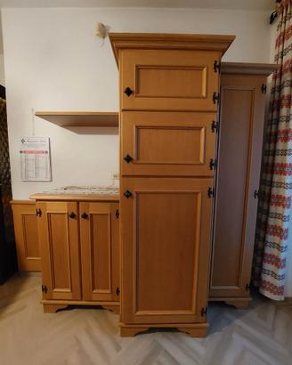 Mobili stube tirolese: credenza in essenza rovere