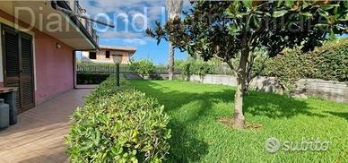 Villetta semindipendente con giardino Fondachello