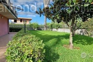 Villetta semindipendente con giardino Fondachello