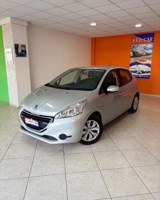 Peugeot 208 1.4 HDi 68 CV 5 porte Allure