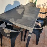 Set tavolo e sedie da giardino 