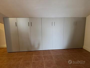 Armadio mansarda 320 cm 6 ante con cassettiera