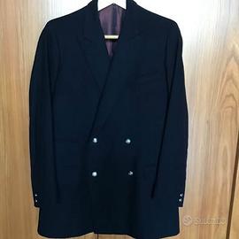 Giacca doppiopetto sartoriale blu e pantaloni