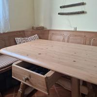 tavolo da cucina in legno massello e panca angolar