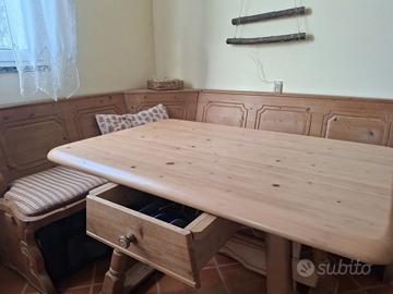 tavolo da cucina in legno massello e panca angolar