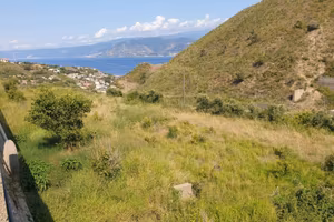 Terreno di 14238 m² a Messina