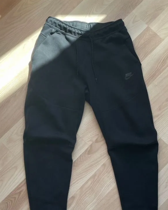 Pantaloni Nike Tech fleece