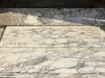 Davanzali in marmo di carrara di recupero