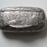 Tabacchiera in argento 800/1000 cesellata