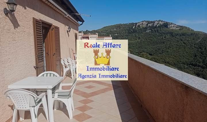 Ampio pentavano semindipendente e panoramico