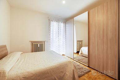 VILLA A SCHIERA CENTRALE A MEDESANO