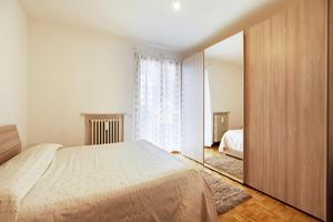 VILLA A SCHIERA CENTRALE A MEDESANO