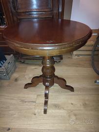 Tavolino rotondo in legno