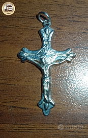 Collana con croce argentata vintage