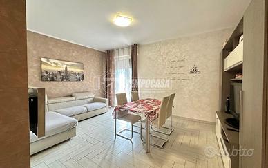 TRILOCALE CON DUE BAGNI