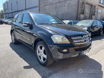 MERCEDES-BENZ ML 320 CDI Chrome*COMMERCIANTI