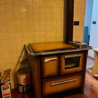 Cucina a legna con forno