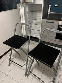 Sedie da bar e tavolo