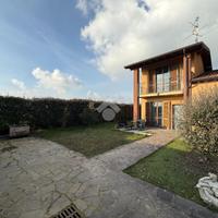 VILLA A SCHIERA D'ANGOLO A CUMIGNANO SUL NAVIGLIO