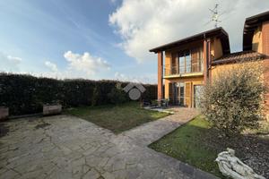 VILLA A SCHIERA D'ANGOLO A CUMIGNANO SUL NAVIGLIO